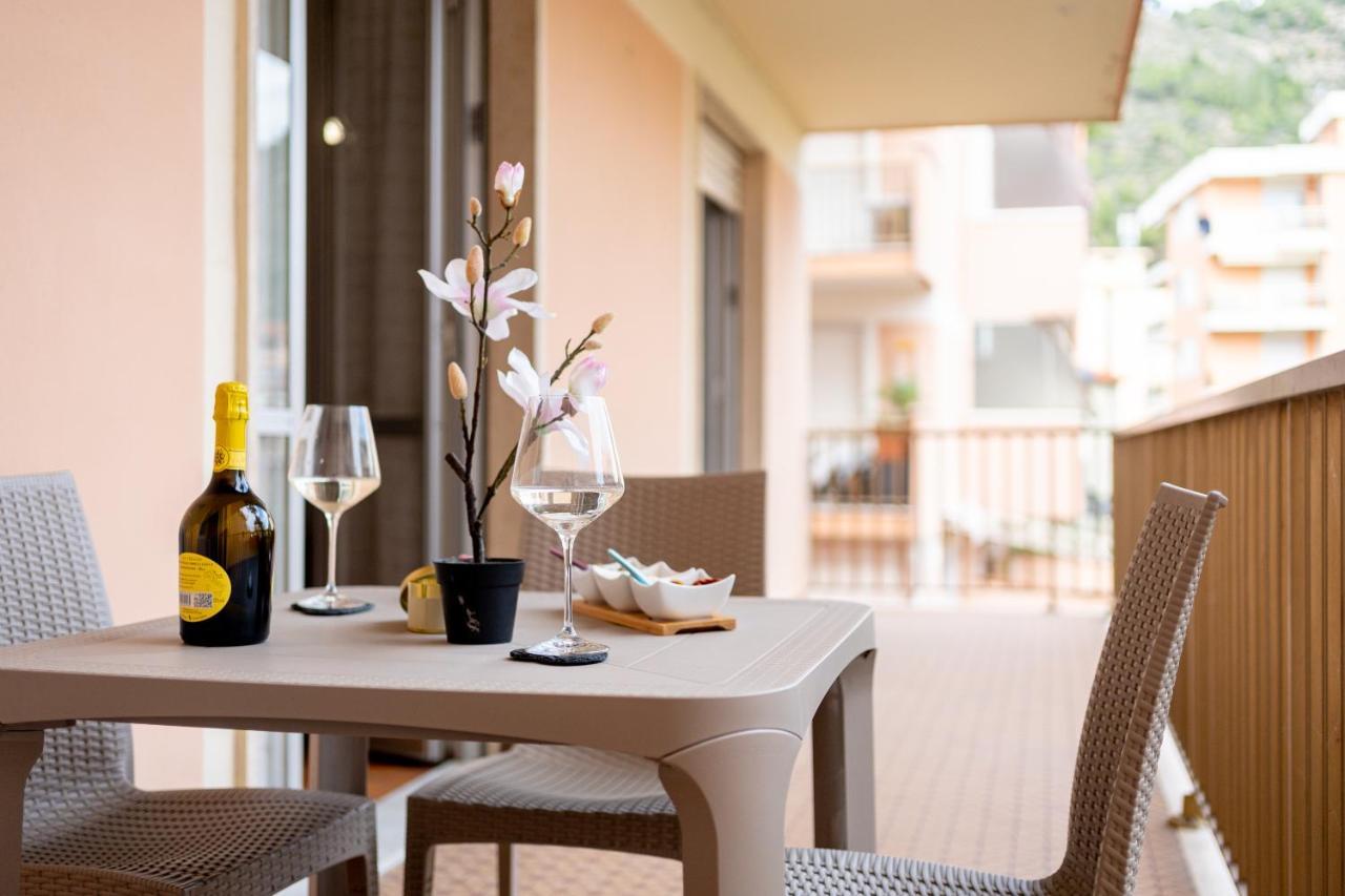 Near The Sea - Wifi And Parking Διαμέρισμα Βεντιμίλια Εξωτερικό φωτογραφία